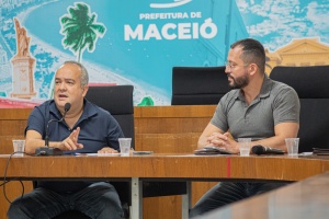 Secretário Claydson Moura e superintendente André Costa durante reunião sobre a operação São João / Foto: Bárbara Wanderley