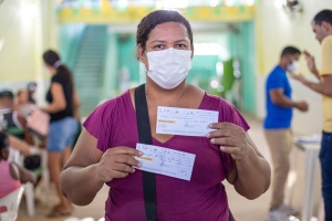 Boleira profissional, Elisângela ainda não pode voltar a trabalhar, por isso vai contar com o auxílio para se manter. Foto: Célio Júnior / Secom Maceió