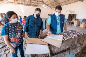 Adeciany Souza (esquerda) acredita que parcerias com Iphan e Ufal podem contribuir com a revitalização da fábrica / Foto: Itawi Albuquerque