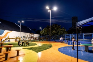 Até dois anos atrás, esse mesmo espaço era um terreno baldio utilizado como ponto de descarte de lixo. Foto: Alisson Frazão/ Secom Maceió