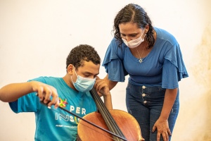 Daniel e sua mãe, Katiuscia Viana. Foto: Clélio Júnior / Secom Maceió