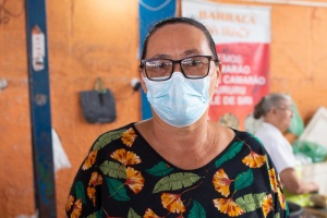 Moradora relata práticas negativas de vizinhos. Foto: Juliete Santos/Secom Maceió