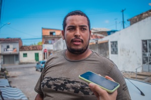 Mototaxista Marcelo Santos reconhece importância da instalação das sinalizações. Foto: Evinho Silva/Ascom DMTT