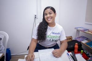 a servidora Isadora Camila participou da ação.  Foto: Allan Cesar/Secom Maceió