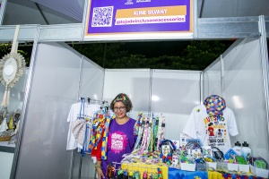Empreendedora, Aline Giovani durante a Feira Negócio da Grota da Mulher Empreendedora. Foto: Allan César
