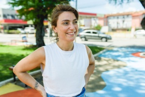 Elisa Gusmão escolheu uma arte orgânica e colorida para a Bomba da Marieta / Foto: Gabriel Moreira