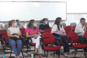 Técnicos da Semed reunidos para apresentação de dados. Foto: Arthur Vieira