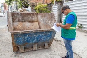 Boca de lobo totalmente obstruída na Pajuçara. Foto: Júnior Bertoldo / Secom Maceió