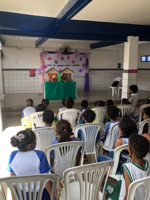 Crianças e adolescentes foram orientadas a denunciar violência contra a mulher (Foto: Creas Jatiúca)