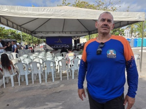 Ernandes Ferreira é proprietário há quase dez anos de uma barraca na orla de Pajuçara e aprovou a iniciativa da Prefeitura. Foto: Beto Macário/ Secom Maceió