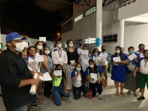 Alunos e professores receberam certificado de participação. Foto: Vigilância Sanitária