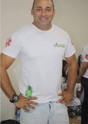 Antes da ELA, José Luiz vivia entre microfones, muito trabalho e partidas de futebol. Foto: Acervo Pessoal