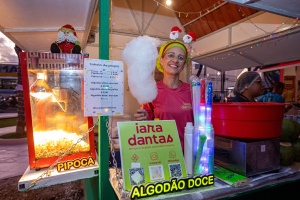 Iara Dantas vende pipoca e algodão doce, e ingressou no grupo de Economia Solidária recentemente.