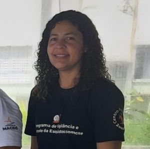 Agente de saúde e técnica do Laboratório de Enteroparasitoses da UVZ, Gleiciane Alves. Foto: UVZ