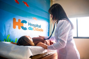 Pacientes contam com suporte multiprofissional desde a avaliação pré-operatória até o acompanhamento pós-cirúrgico, além de assistência obstétrica especializada. Foto: David Silas/Ascom Maceió Saúde