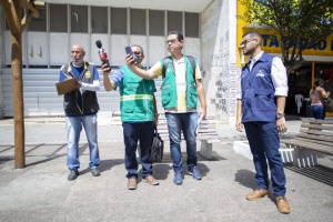 Após a fiscalização, os agentes elaboram o relatório técnico para seguir com os tramitês legais. Foto: Allan Cesar/SECOM Maceió