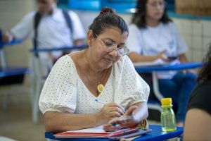 Aluna Rosilene Melquíades durante a aula de promotor vendas, no Vergel do Lago. Foto: Célio Júnior/Secom Maceió
