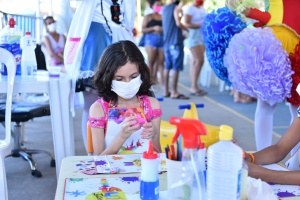 Crianças participam de atividades lúdicas e interativas nos espaços de vacinação. Foto: Bruno Wesley