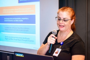 Renata Schneider, coordenadora do Núcleo de Qualidade do HC, destaca a importância do programa para fortalecer a cultura de segurança do paciente. Foto: David Silas/Ascom Maceió Saúde