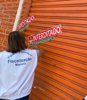 Fiscais interditam o local. Foto: Vigilância Sanitária