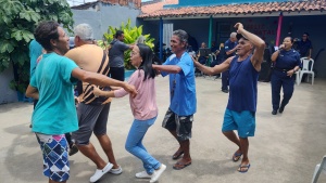 Usuários e profissionais se divertiram juntos. Foto: Ascom Semdes