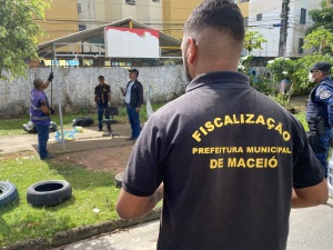 Responsáveis invadiram uma área verde e foram denunciados pela comunidade. Foto: João Victor Barroso / Ascom Semscs