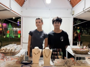 Milena Pereira, empreendedora da economia solidária, comemora a oportunidade de aumentar a renda no fim de ano. Foto: Neto Melo/Ascom Ilumina Milena Pereira, empreendedora da economia solidária, comemora a oportunidade de aumentar a renda no fim de ano. Foto: Neto Melo/Ascom Ilumina