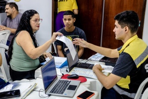 Fátima aproveitou a ação para emitir o Cartão Vamu Especial e agendar a emissão da CipTea de seu filho, Marcelo Foto: