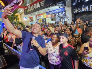 Público cantou e dançou ao som das atrações durante o Sextou no Centro. Foto: Beto Macário/Secom Maceió
