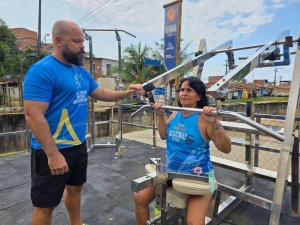 Para Dona Iara, a Academia do Povo e Funcional para Todos é mais do que um espaço de prática esportivas, se tornou um "grande família". Foto: Beto Macário