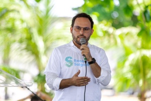 Marcelo Maia, coordenador da UGP explica a importância dos jardins filtrantes. Foto: Itawi Albuquerque / Secom Maceió.