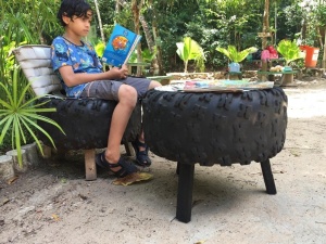 Visitantes podem alugar um livro de forma gratuita para ler dentro da reserva. Foto: Ascom Sudes