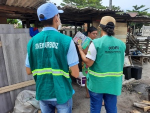 Moradores e comerciantes receberam orientações. Foto: Ascom Sudes