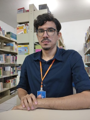 Bibliotecário e responsável pelo setor de bibliotecas, Aurélio Xavier Lins. Foto: cortesia
