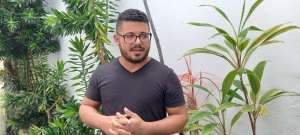 Coordenador do abrigo destaca o quanto a ação transformou o dia das pessoas que estão no local. Foto: Ascom SMTT
