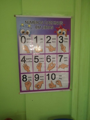 Dinâmicas e jogos são utilizados para estimular a aprendizagem entre os estudantes surdos. Foto: cortesia