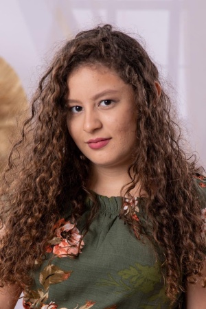 Sílvia Clara Medeiros se formou no Núcleo de Línguas Estrangeiras. Foto: Arquivo pessoal.
