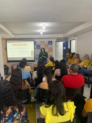 Psicóloga Jéssica Ballesteros destacou que o adoecimento mental entre profissionais é recorrente. Foto: Gerência de Atenção Psicossocial