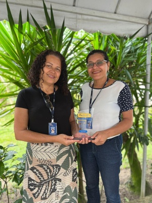 Luciane e Kátia foram as premiadas pela prestação de serviço na ouvidoria da Sima. Foto: Ascom Sima