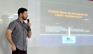 Alinthon Fagner, fez a explanação das ações e projetos do Cerest Maceió. Foto: Ascom SMS