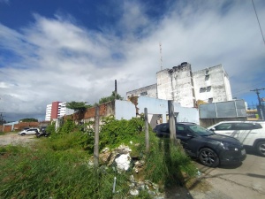 Edificações negligenciadas pelos títulares podem apresentar diversos riscos para a população. Foto: Fiscalização Semurb