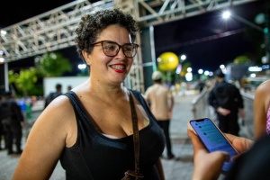 Leila Ferro prestigiou os shows do festival e ficou feliz ao saber que após anos Maceió tem serviços que garantem a segurança das mulheres e combate o assédio. Foto: Alisson Frazão / Secom Maceió