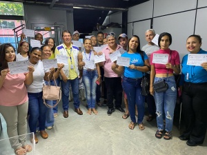 Proprietários e funcionários receberam certificado ao final do curso. Foto: Cortesia