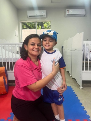 Lúcia Cavalcanti e seu filho Heitor. Foto: Cortesia