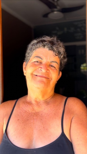 Ana Lúcia comemora segurança para moradores da comunidade: Foto: Vinícius Rocha/ Ascom Ilumina