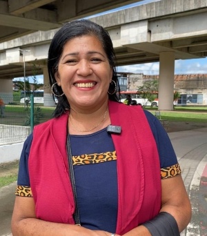 Maria Santos destaca melhorias no seu dia a dia, após a operação. Foto: Ascom Semsc