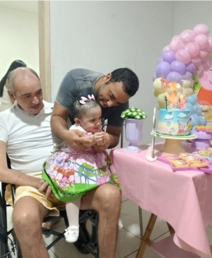 Para José Luiz, a doença mudou o ritmo da vida, mas não parou a música. Foto: Acervo Pessoal