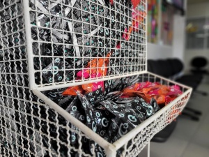 Dispenser de camisinhas no prédio sede da Secretaria de Saúde. Foto: Ascom/SMS