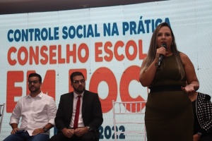 Em discurso, Emília Caldas destacou a importância dos conselheiros para benefício da comunidade escolar. Foto: Pedro Farias.