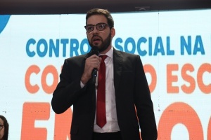 Secretário Municipal de Educação, Rogério Lima, destacou a tomada de decisões democráticas para o fortalecimento da educação em Maceió. Foto: Pedro Farias.